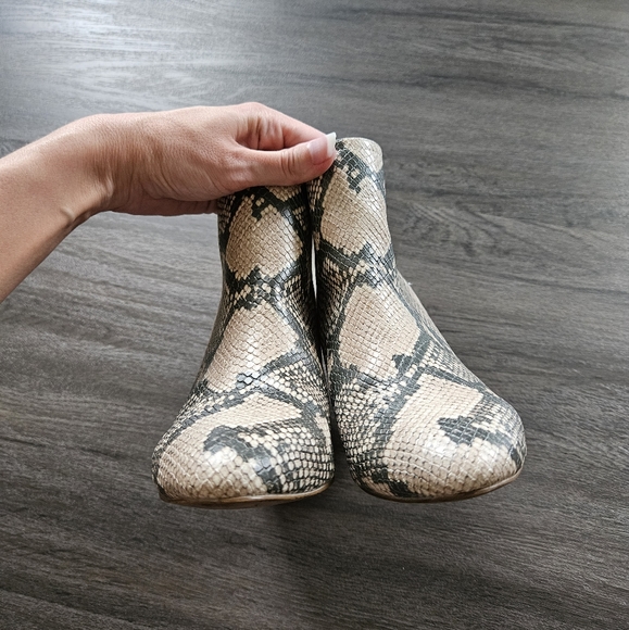 Steve Madden Tan Rockir Snakeskin Print Slip-On Booties Size 7 - Picture 5 of 9